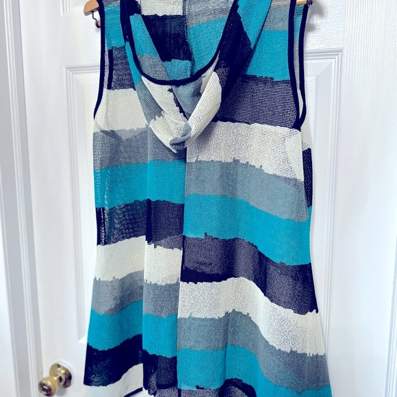 Beach  throw over your swimwear. - Picture 3 of 3